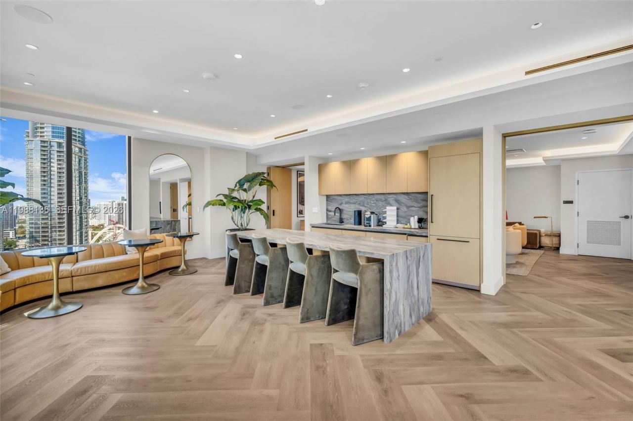 121 NE 5th St , Unit 902, Miami, FL 33132 Photo