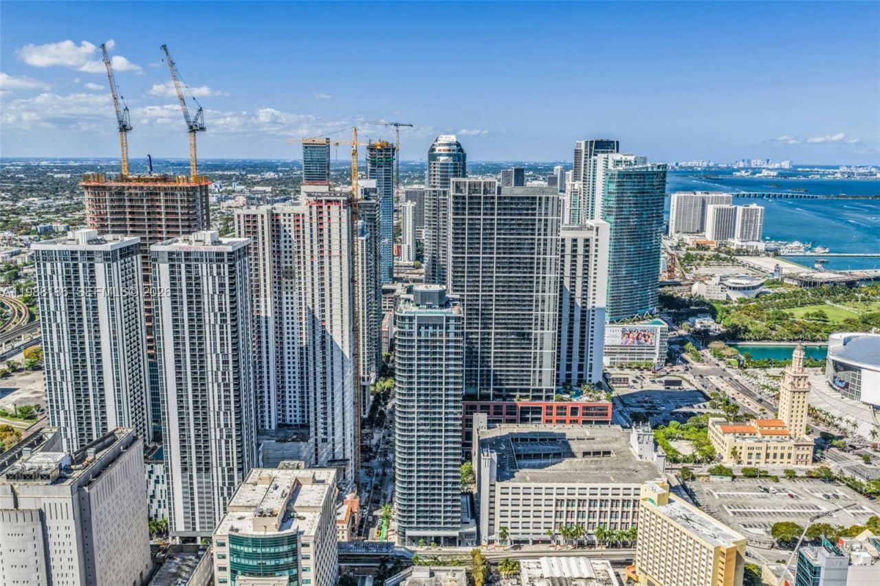 121 NE 5th St , Unit 902, Miami, FL 33132 Photo