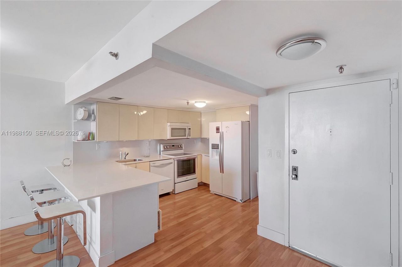 2625 Collins Ave, Unit 418, Miami Beach, FL 33140 Photo