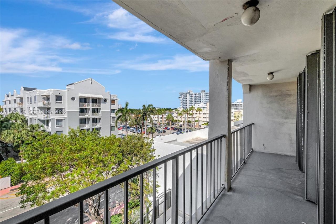 2625 Collins Ave, Unit 418, Miami Beach, FL 33140 Photo