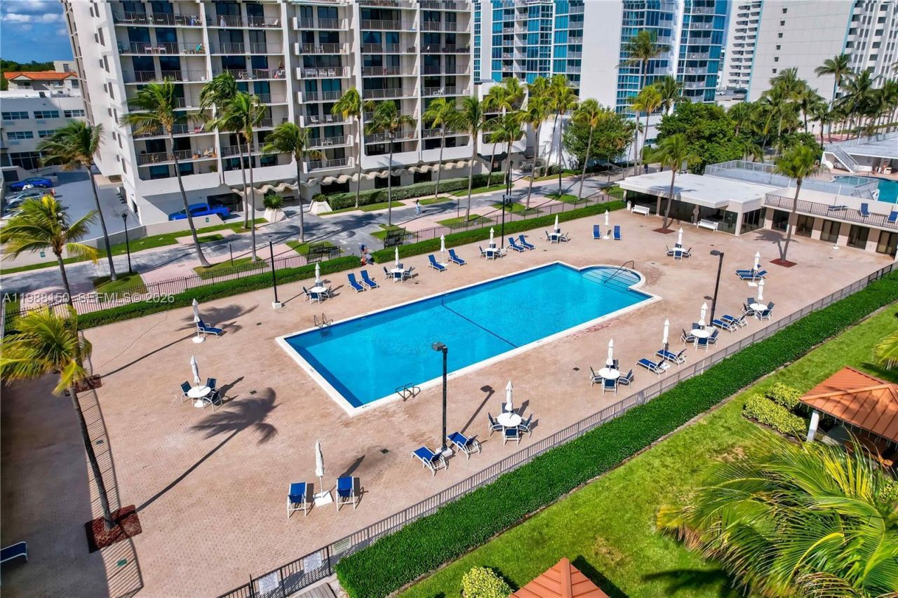 2625 Collins Ave, Unit 418, Miami Beach, FL 33140 Photo