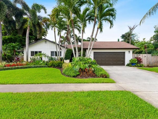 556 SW 24th Avenue, Boynton Beach, FL 33435