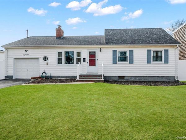 18 Cambridge Drive, Babylon, NY 11702