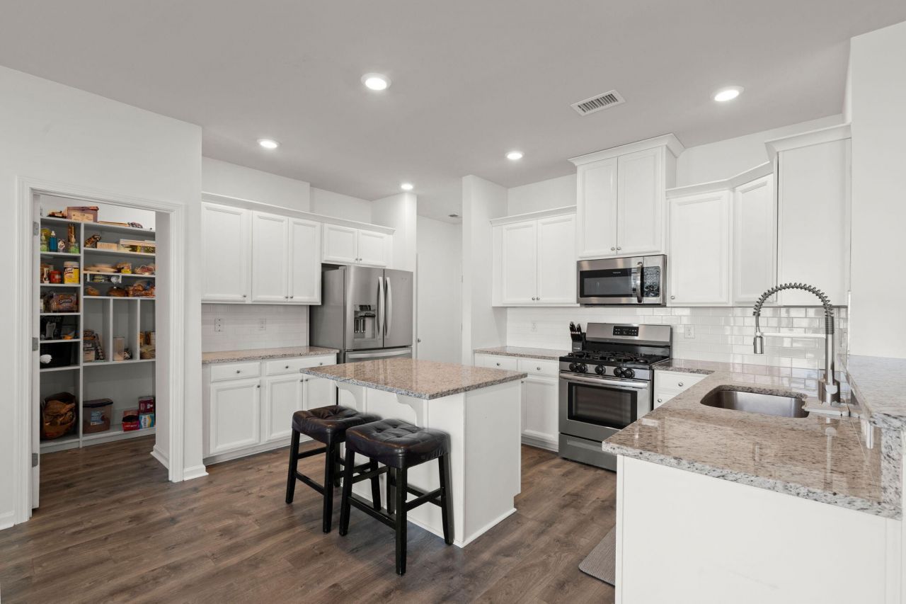 142 Hyrne Drive Photo 12