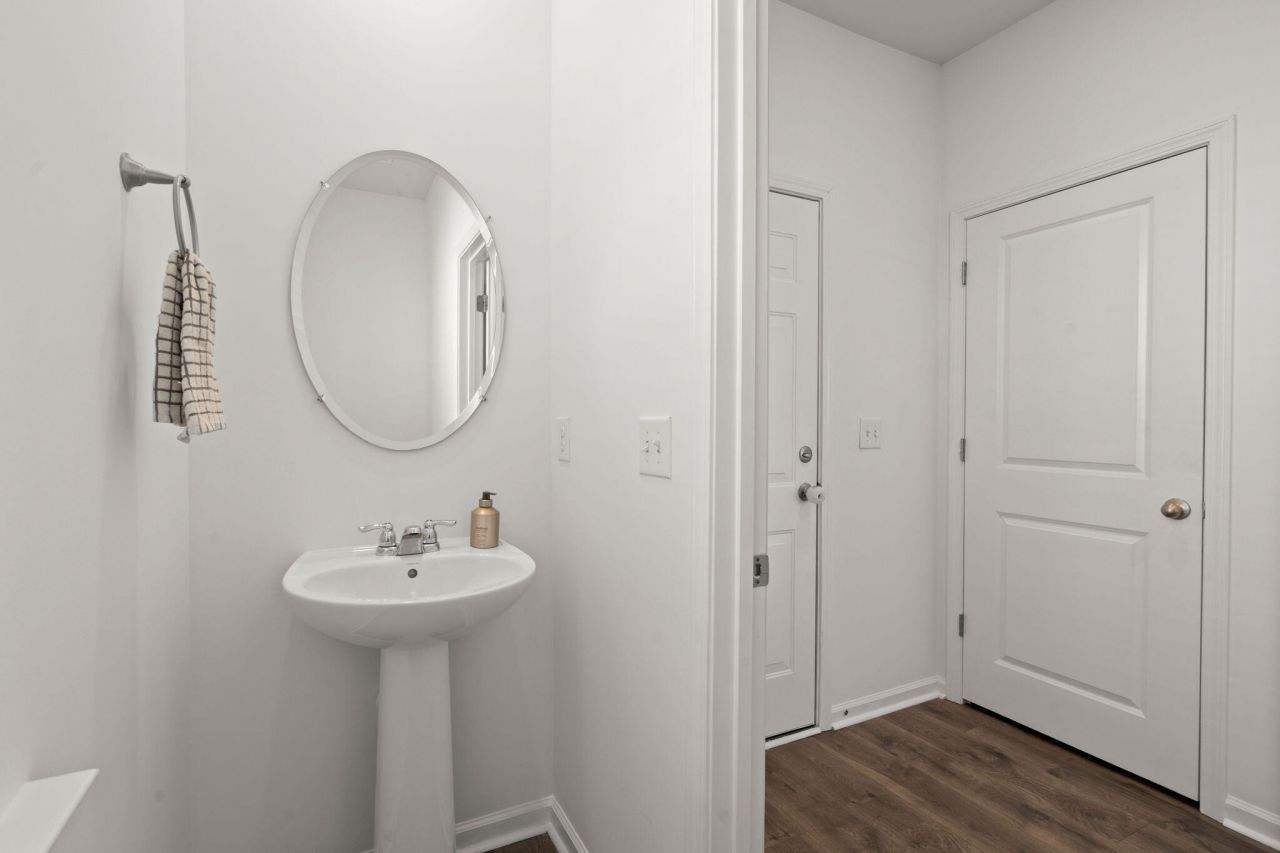 142 Hyrne Drive Photo 17