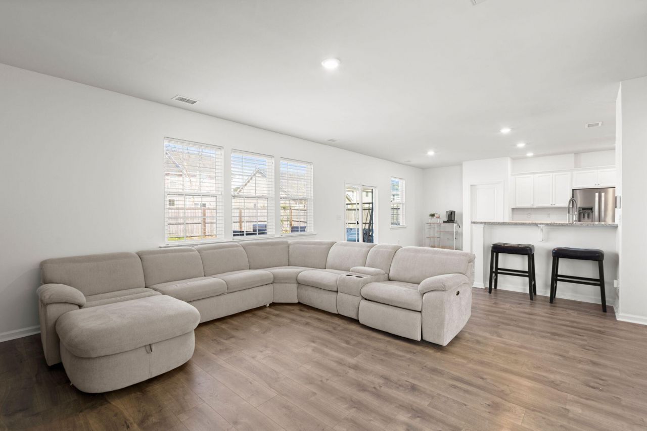 142 Hyrne Drive Photo 9