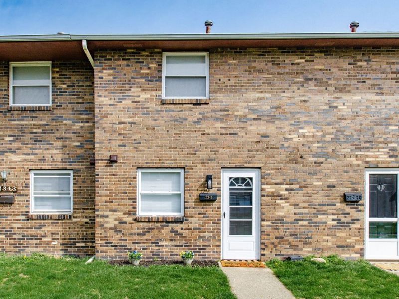 2341 Woodbrook Circle N, Unit 98, Columbus, OH 43223 Photo 1