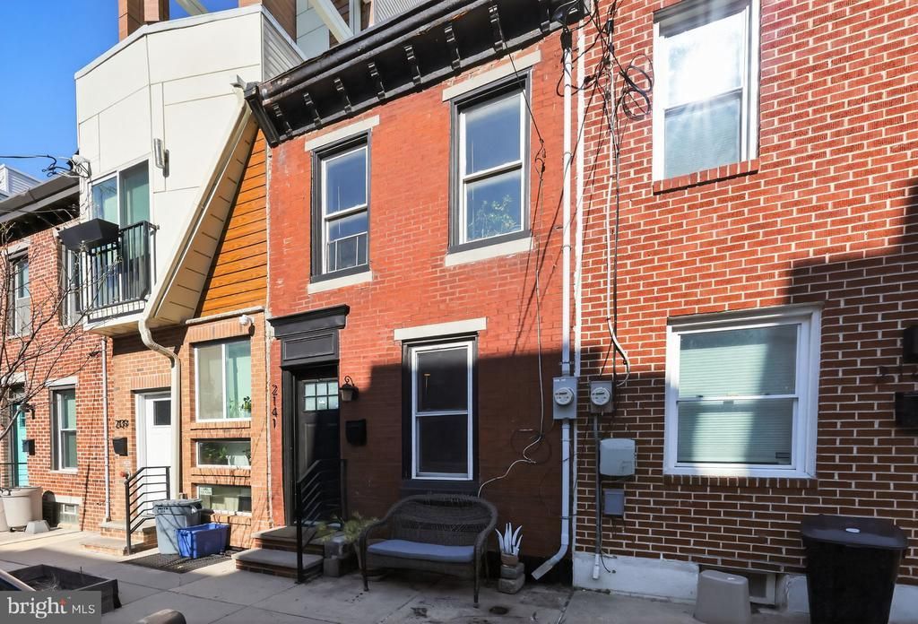 2141 E Albert Street, Philadelphia, PA 19125 Main Photo