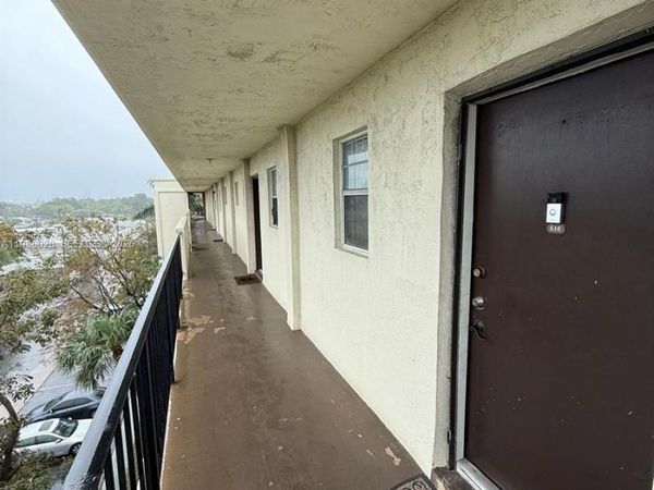 220 SW 9th Ave , Unit 516, Hallandale Beach, FL 33009
