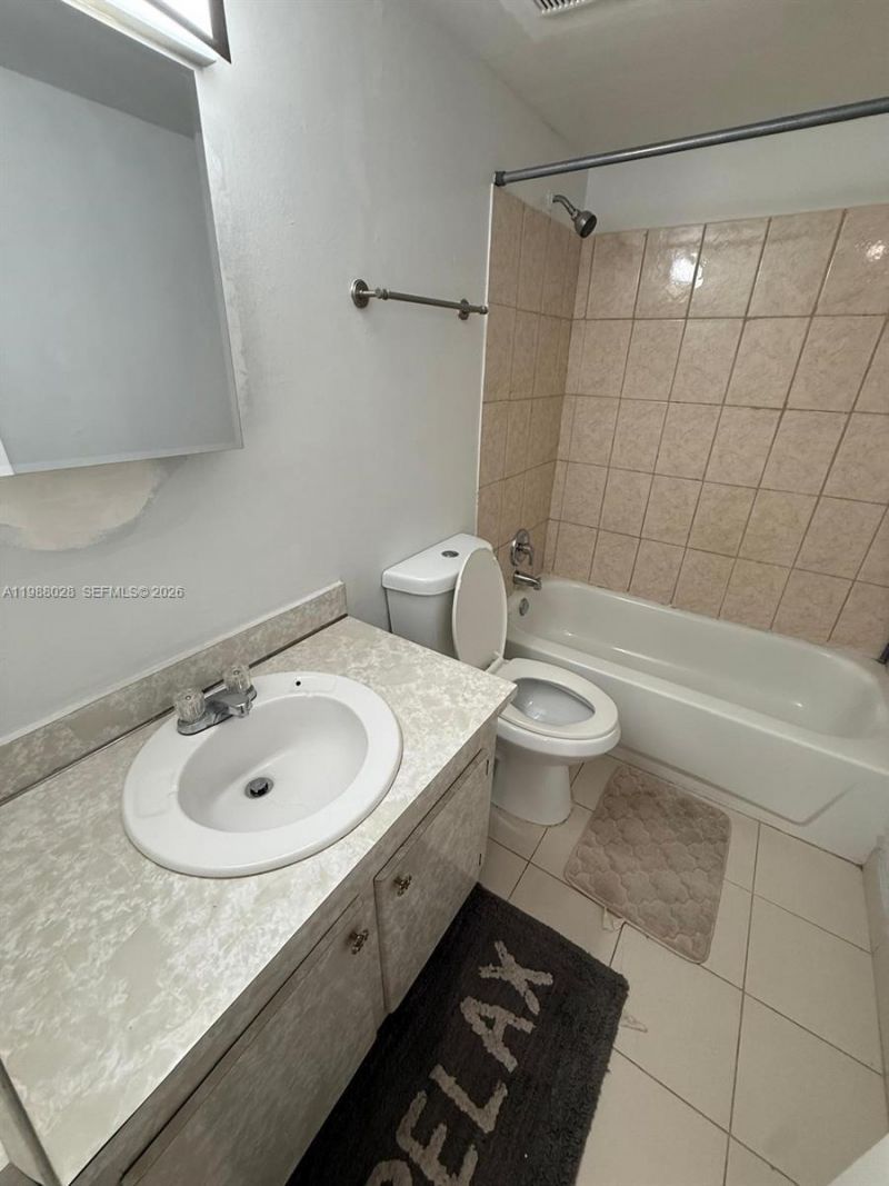 220 SW 9th Ave , Unit 516, Hallandale Beach, FL 33009 Photo