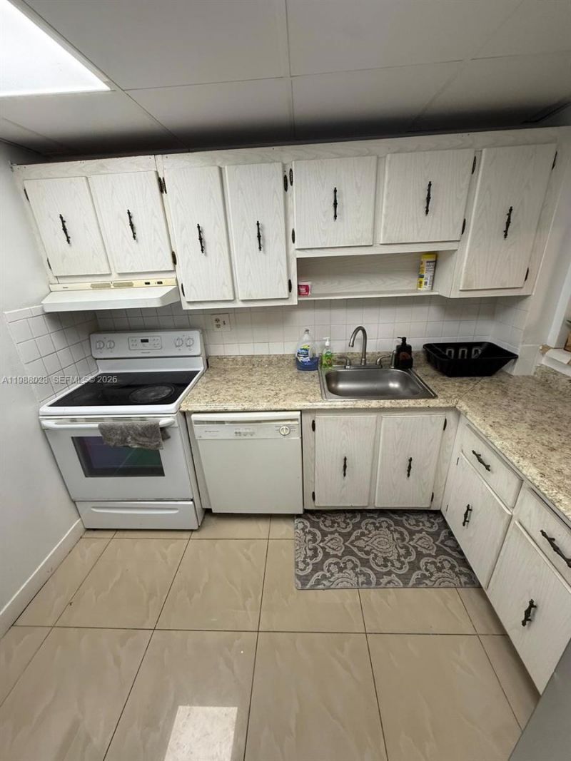 220 SW 9th Ave , Unit 516, Hallandale Beach, FL 33009 Photo