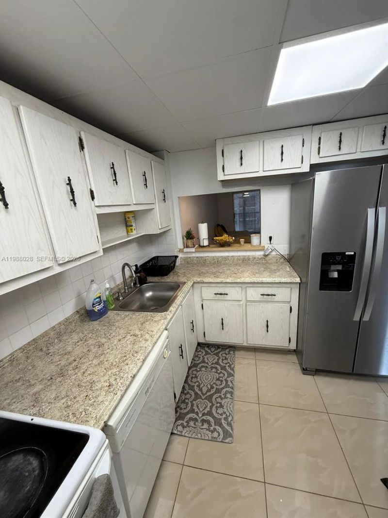 220 SW 9th Ave , Unit 516, Hallandale Beach, FL 33009 Photo