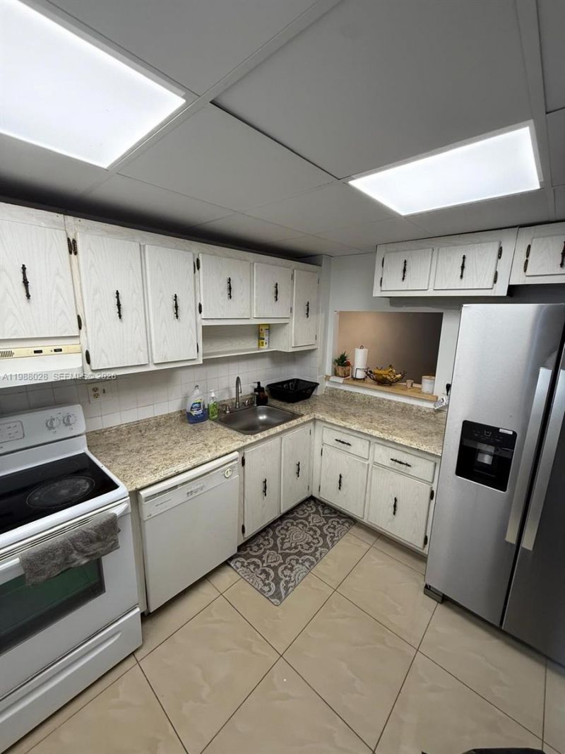 220 SW 9th Ave , Unit 516, Hallandale Beach, FL 33009 Photo