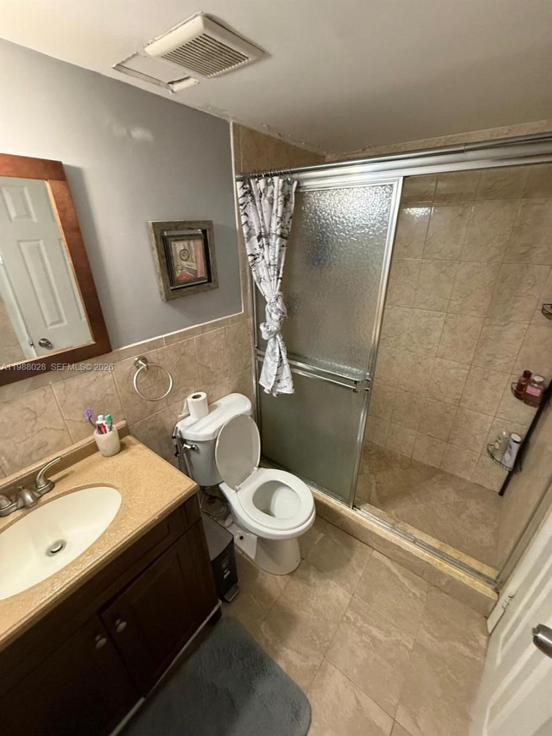 220 SW 9th Ave , Unit 516, Hallandale Beach, FL 33009 Photo