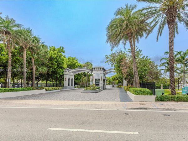 231 Poinciana Dr , Unit 401, Sunny Isles Beach, FL 33160