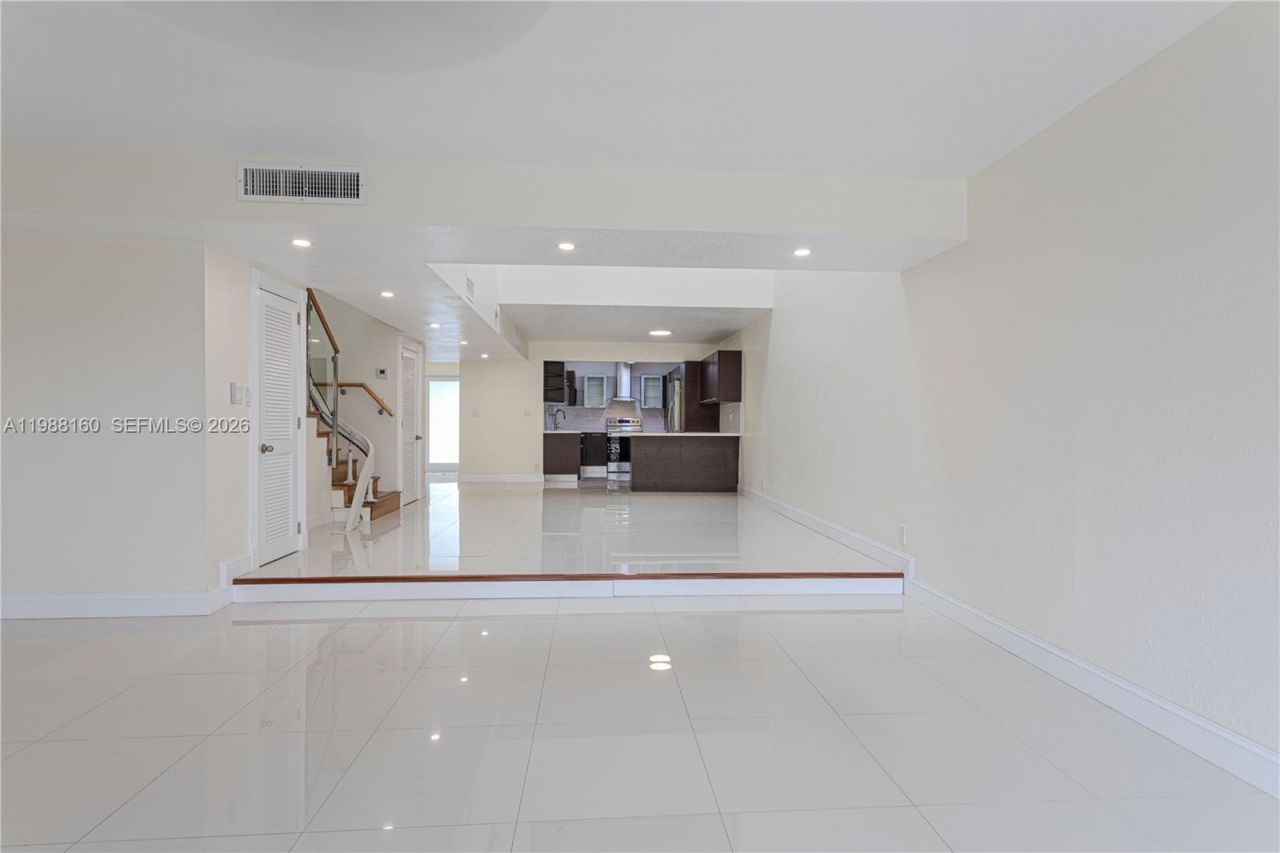 231 Poinciana Dr , Unit 401, Sunny Isles Beach, FL 33160 Photo