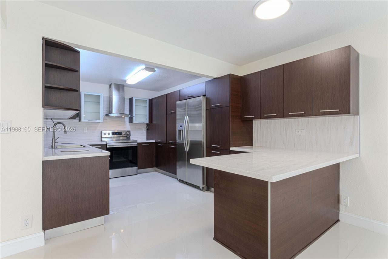 231 Poinciana Dr , Unit 401, Sunny Isles Beach, FL 33160 Photo