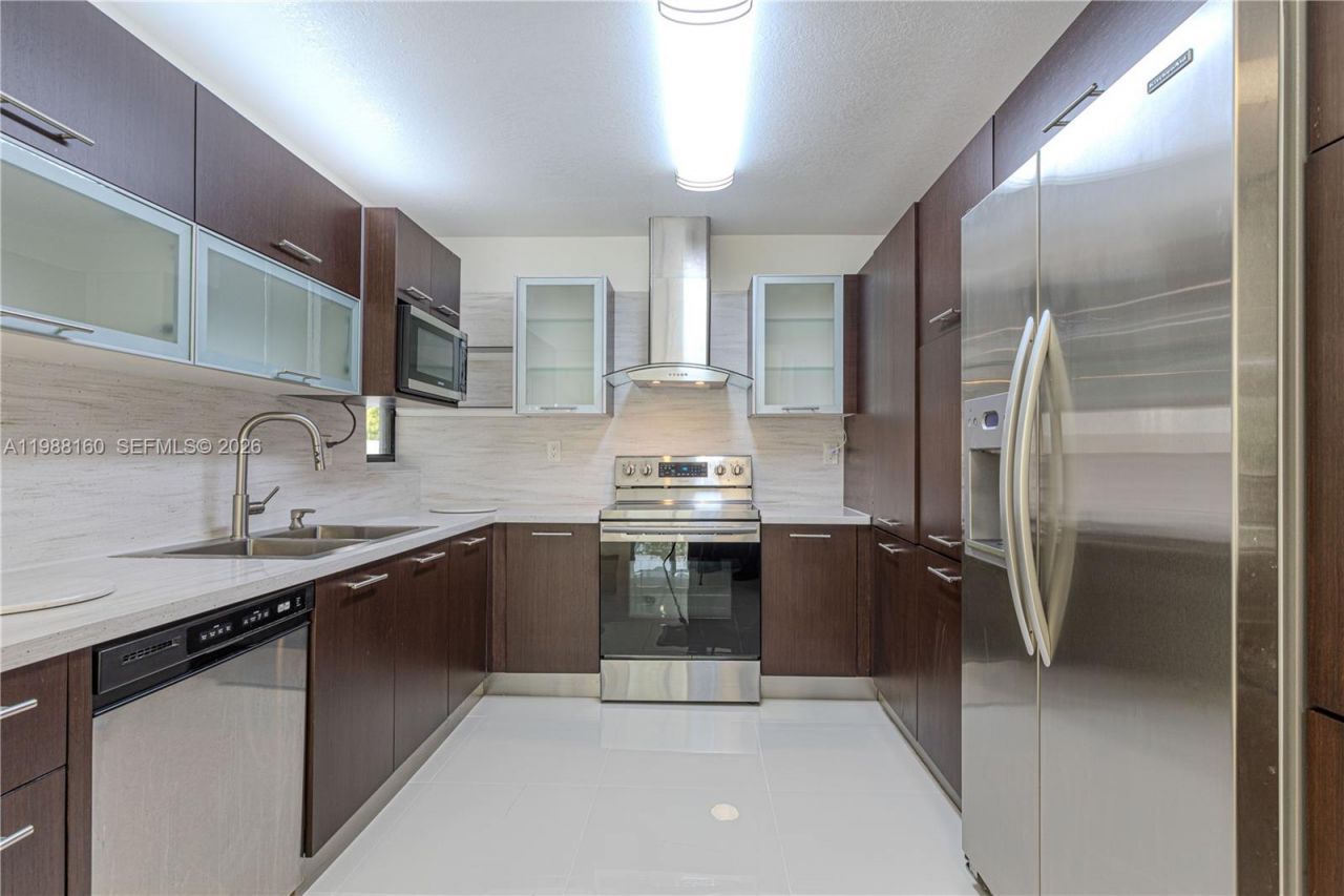 231 Poinciana Dr , Unit 401, Sunny Isles Beach, FL 33160 Photo