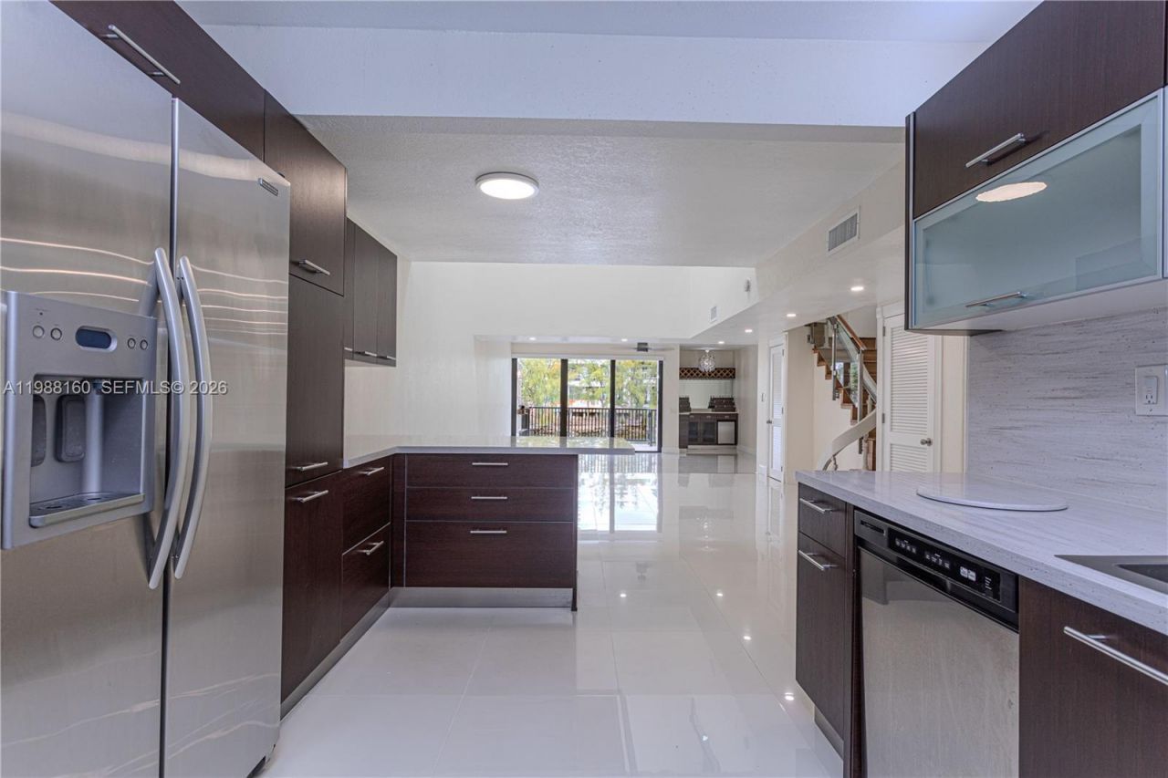 231 Poinciana Dr , Unit 401, Sunny Isles Beach, FL 33160 Photo