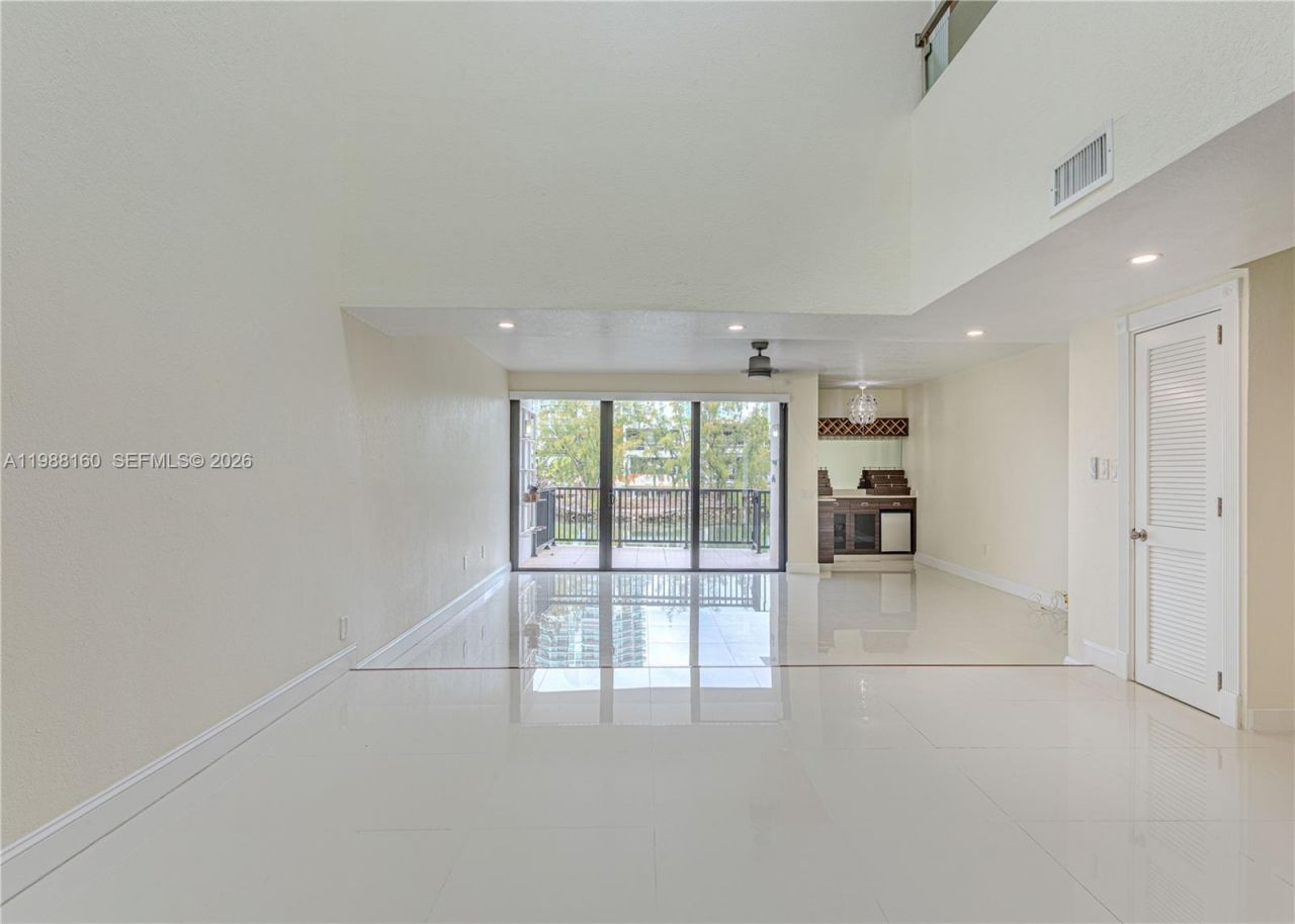 231 Poinciana Dr , Unit 401, Sunny Isles Beach, FL 33160 Photo