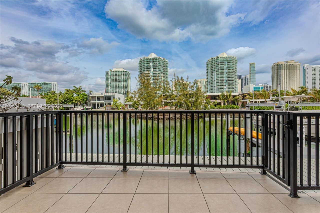 231 Poinciana Dr , Unit 401, Sunny Isles Beach, FL 33160 Photo