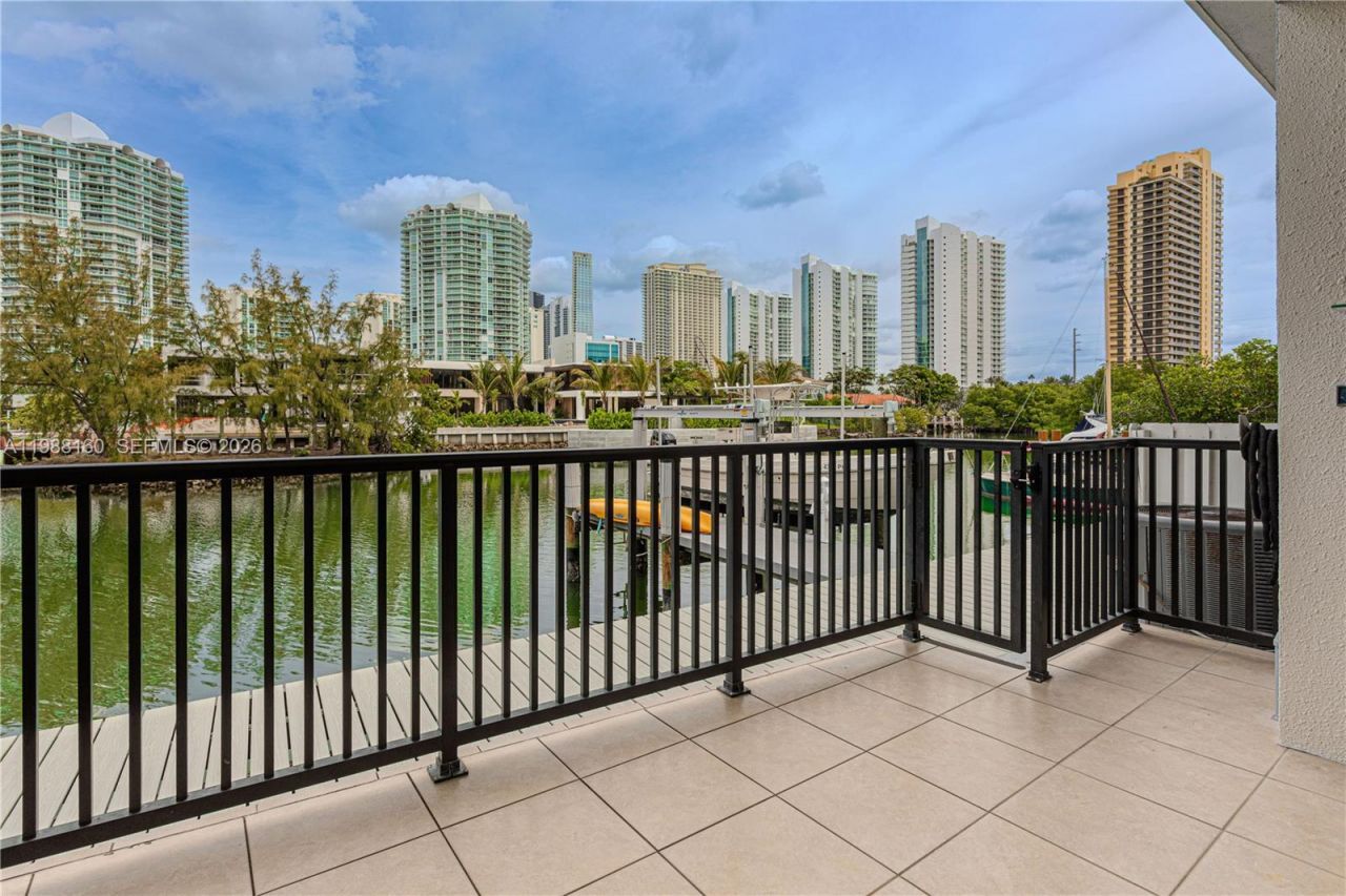 231 Poinciana Dr , Unit 401, Sunny Isles Beach, FL 33160 Photo