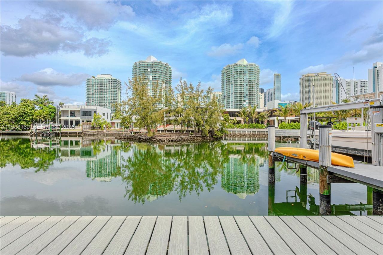 231 Poinciana Dr , Unit 401, Sunny Isles Beach, FL 33160 Photo
