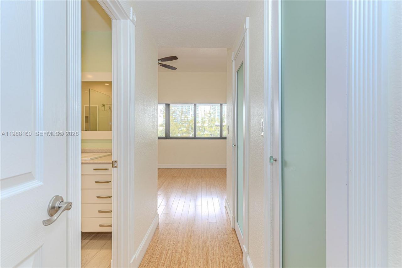 231 Poinciana Dr , Unit 401, Sunny Isles Beach, FL 33160 Photo