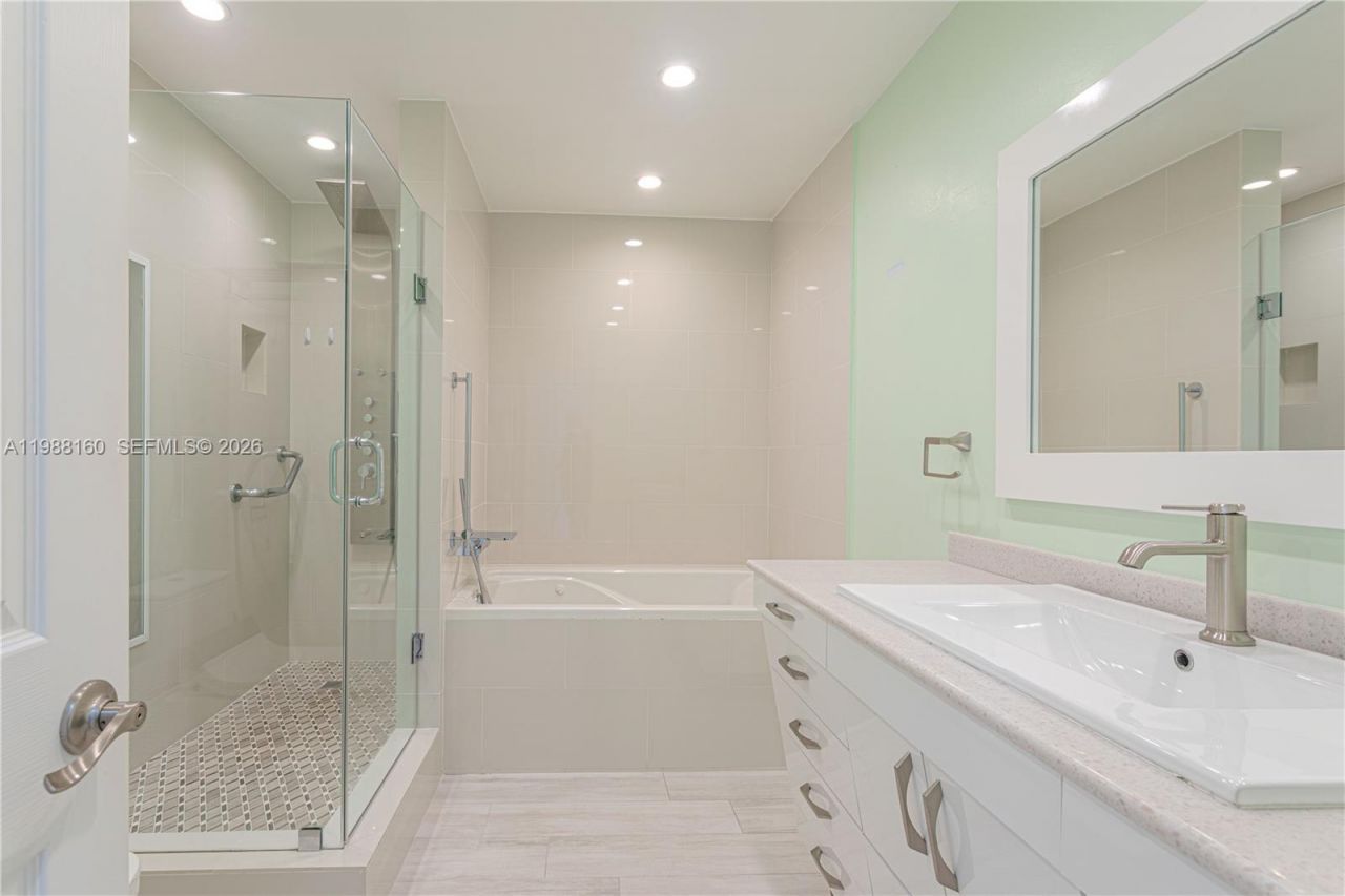 231 Poinciana Dr , Unit 401, Sunny Isles Beach, FL 33160 Photo