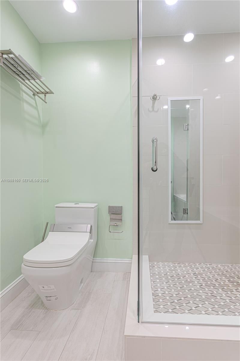 231 Poinciana Dr , Unit 401, Sunny Isles Beach, FL 33160 Photo