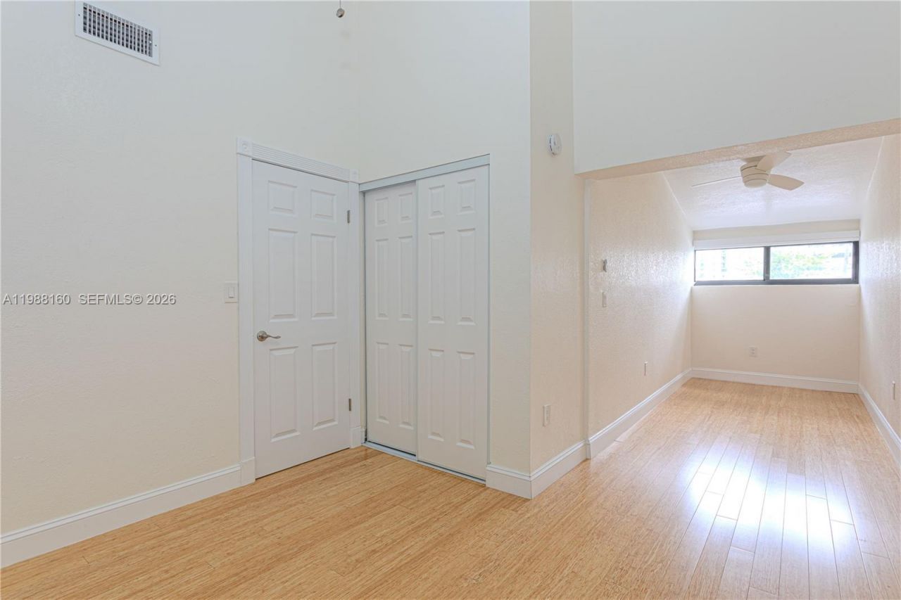 231 Poinciana Dr , Unit 401, Sunny Isles Beach, FL 33160 Photo