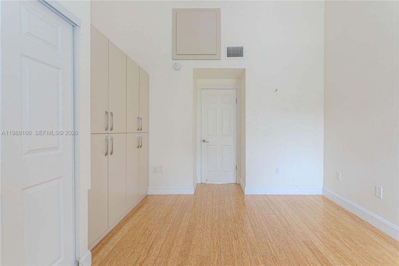 231 Poinciana Dr , Unit 401, Sunny Isles Beach, FL 33160 Photo