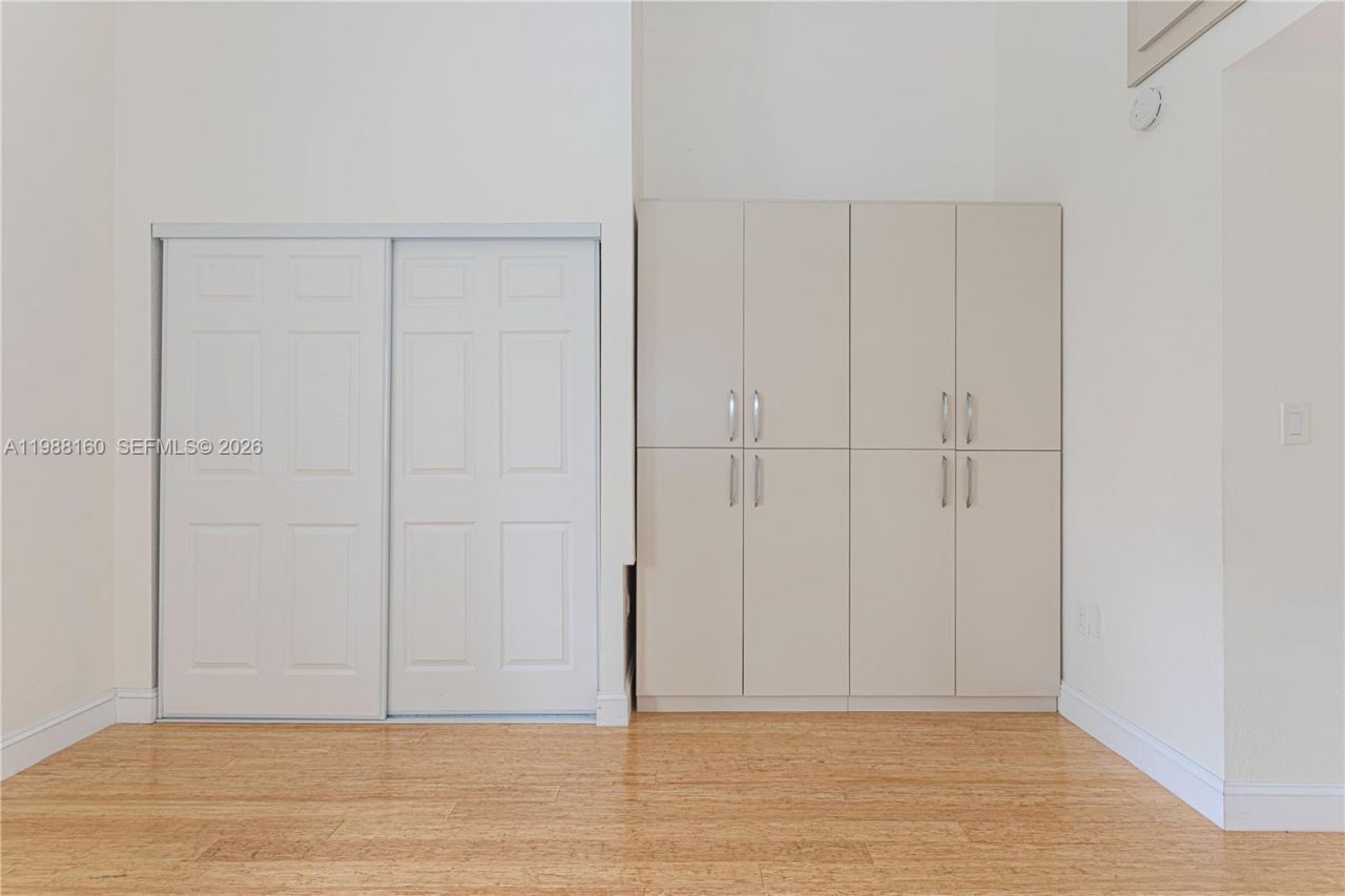 231 Poinciana Dr , Unit 401, Sunny Isles Beach, FL 33160 Photo