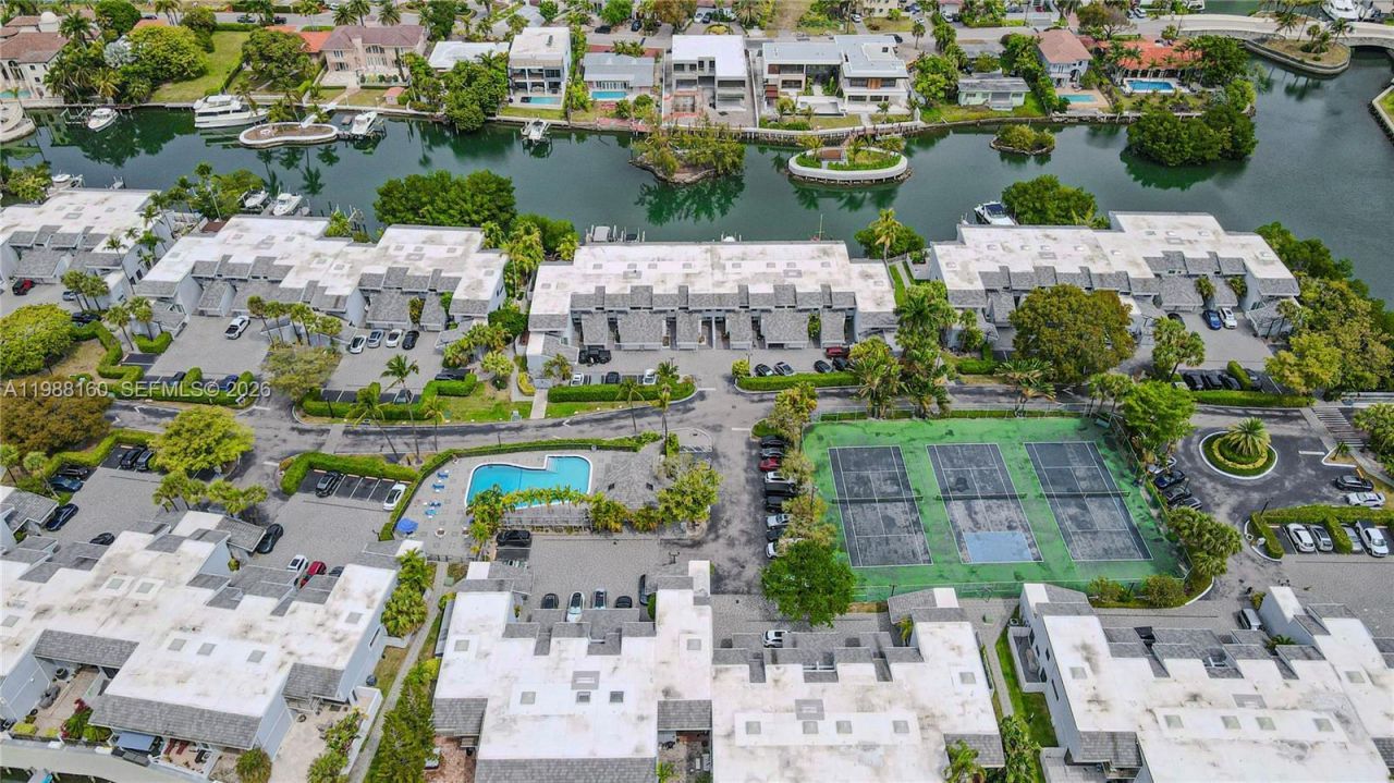 231 Poinciana Dr , Unit 401, Sunny Isles Beach, FL 33160 Photo