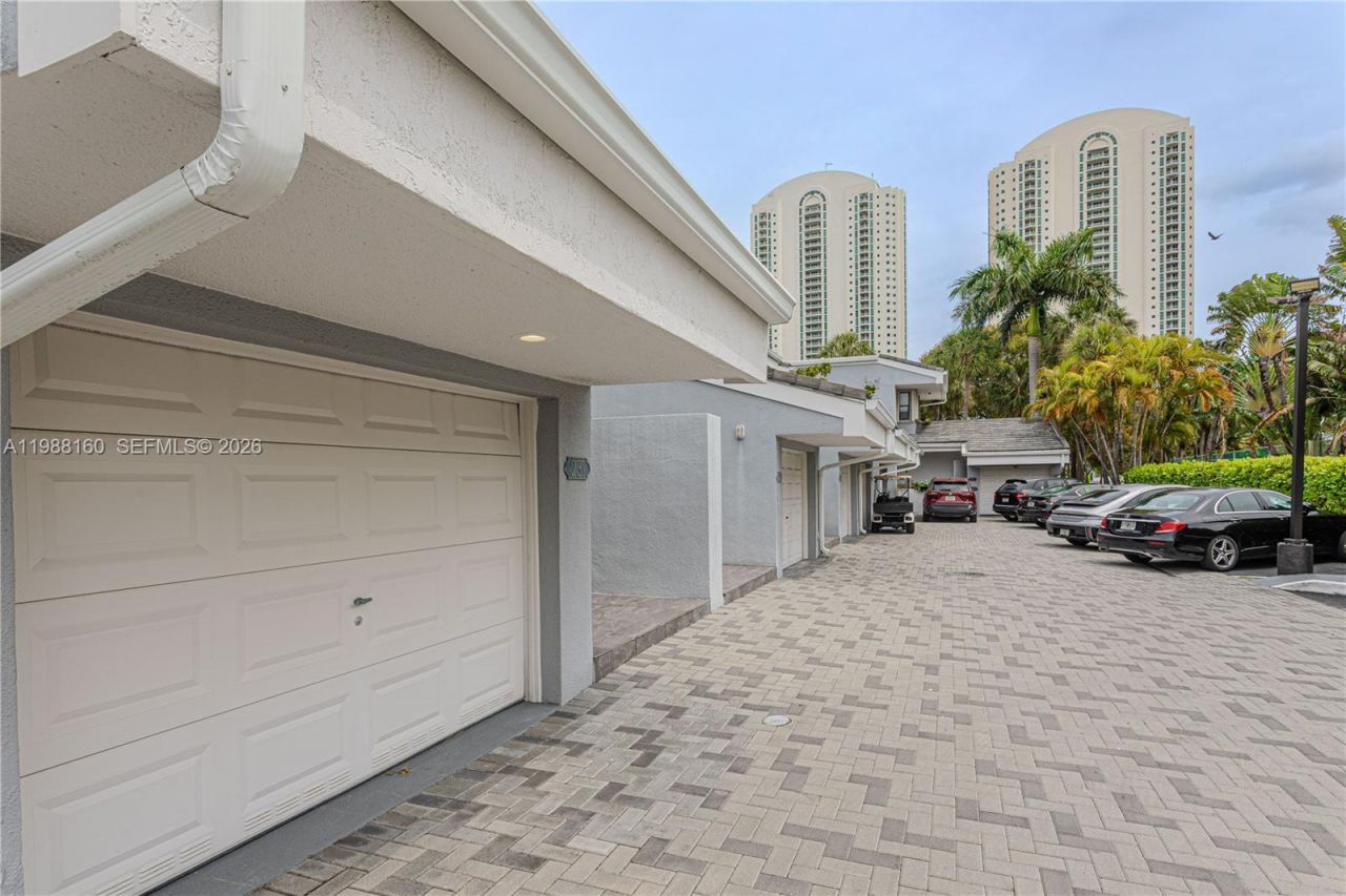 231 Poinciana Dr , Unit 401, Sunny Isles Beach, FL 33160 Photo