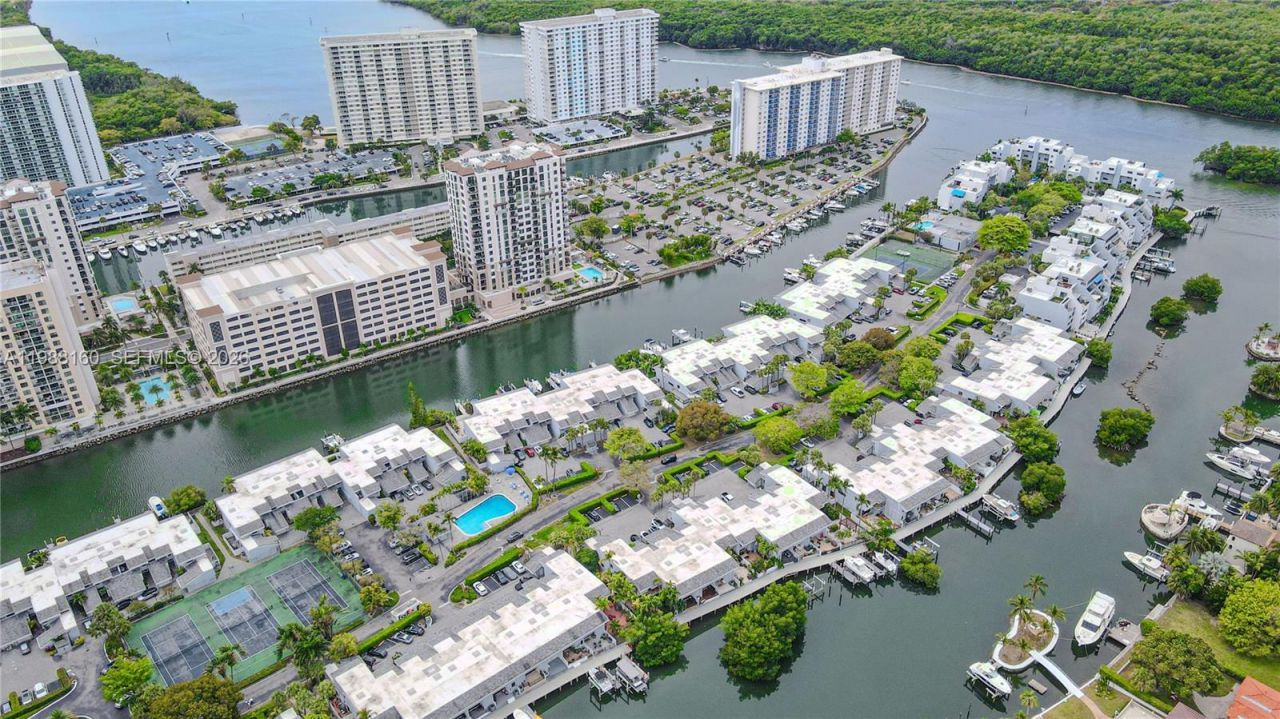 231 Poinciana Dr , Unit 401, Sunny Isles Beach, FL 33160 Photo