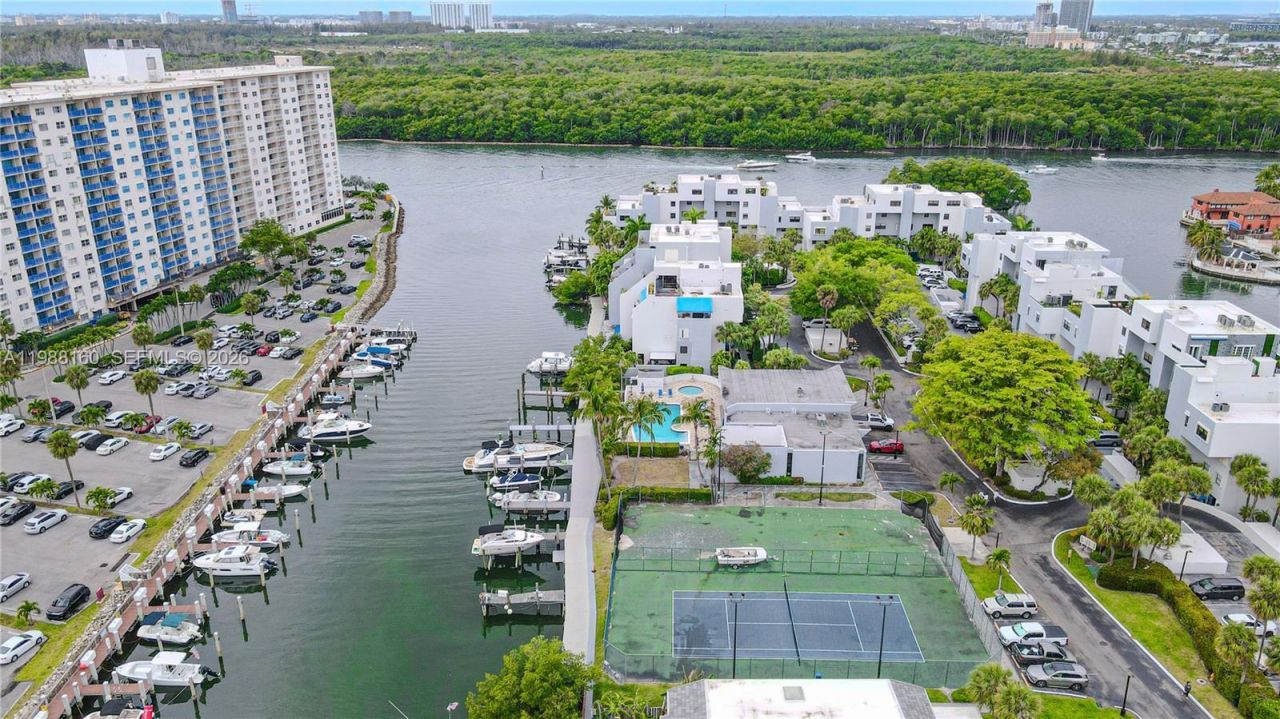 231 Poinciana Dr , Unit 401, Sunny Isles Beach, FL 33160 Photo