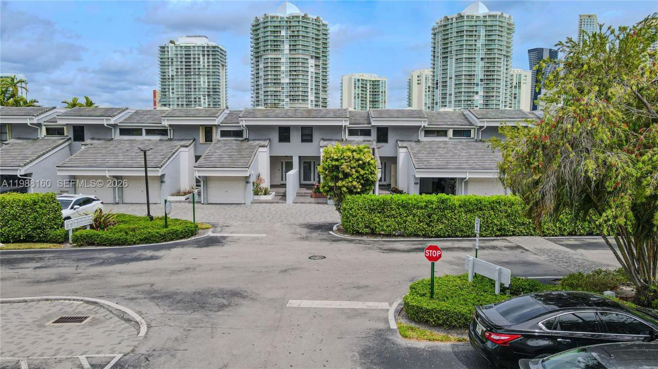 231 Poinciana Dr , Unit 401, Sunny Isles Beach, FL 33160 Photo