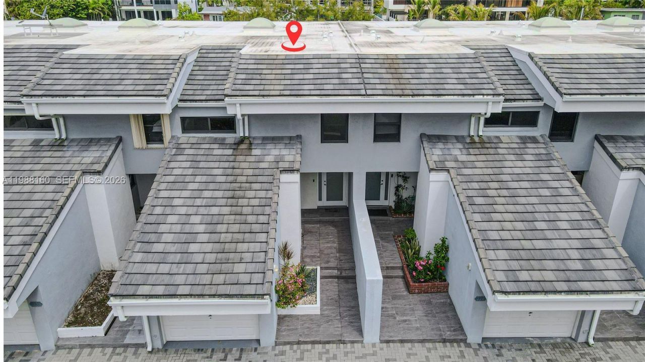 231 Poinciana Dr , Unit 401, Sunny Isles Beach, FL 33160 Photo