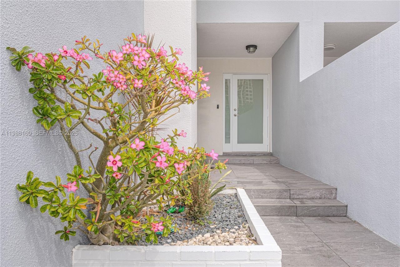 231 Poinciana Dr , Unit 401, Sunny Isles Beach, FL 33160 Photo