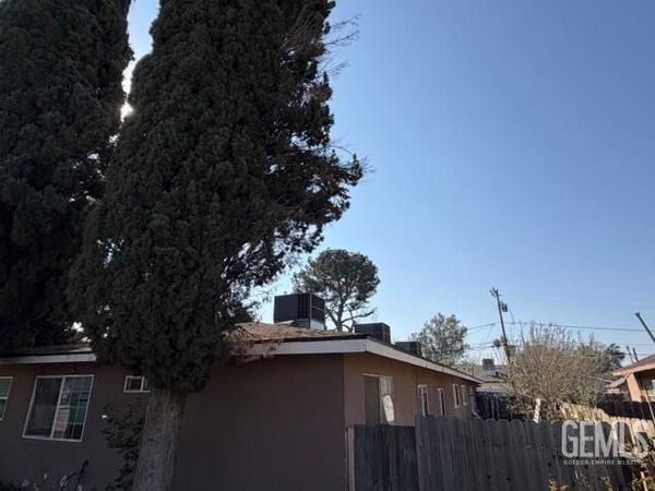 1909 Buena Vista Street, Bakersfield, CA 93304