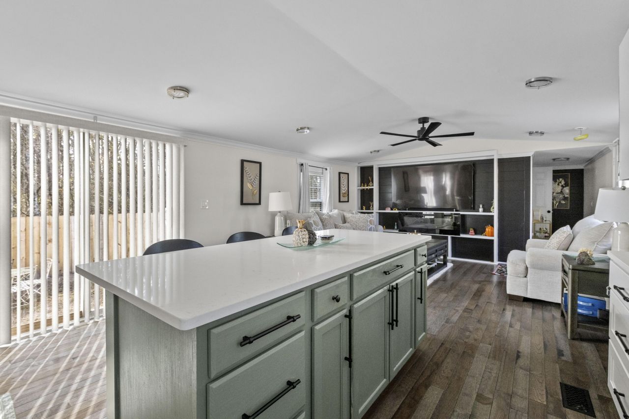 00 Foliage Street Photo 23