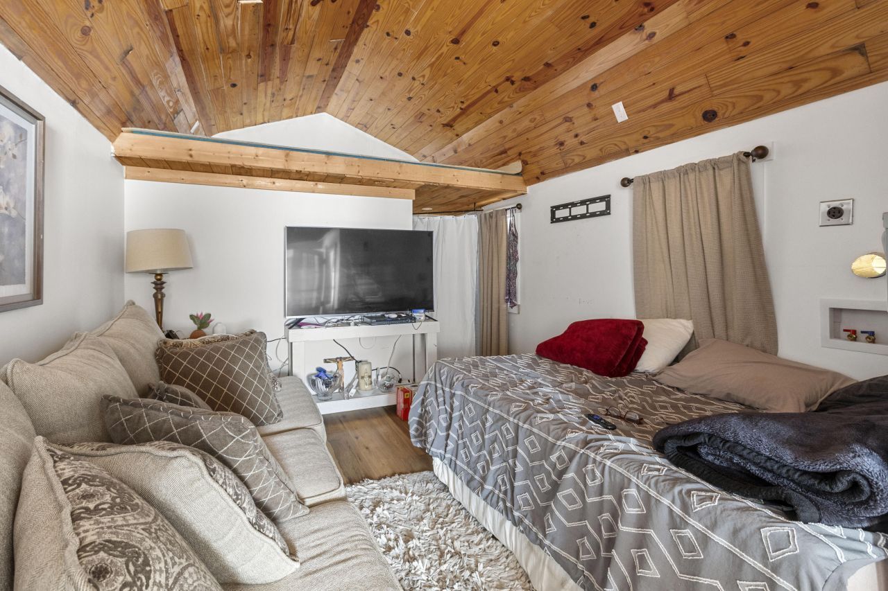 00 Foliage Street Photo 47