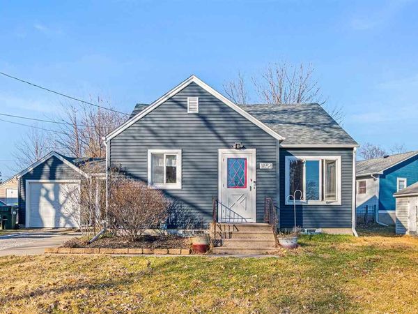 1854 Friendship St, Iowa City, IA 52245
