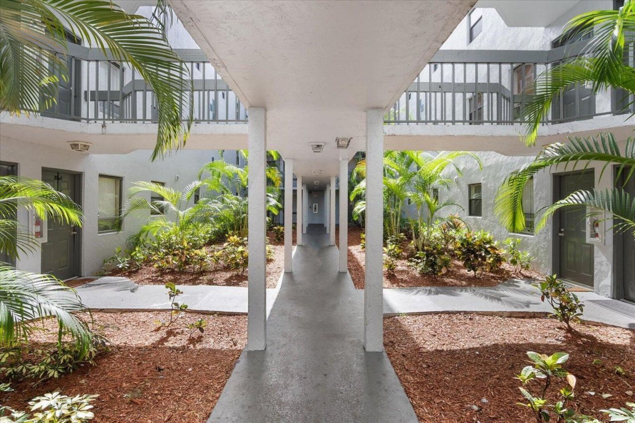 1750 N Congress Avenue, Unit 411, West Palm Beach, FL 33401 Photo