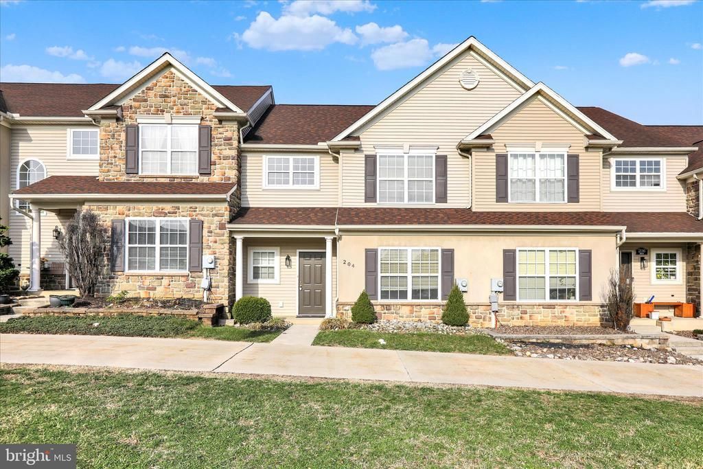 204 SILK DRIVE, WEST READING, PA 19611