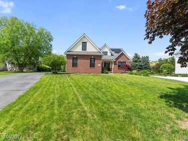 8617 Bonaventure Drive, Green Oak Twp, MI 48116