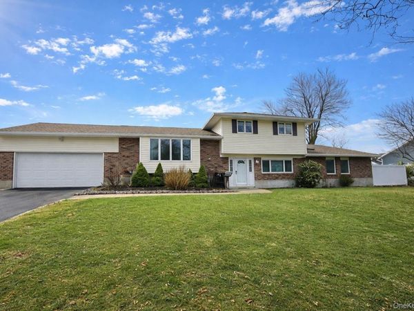 10 Wisteria Way, Commack, NY 11725