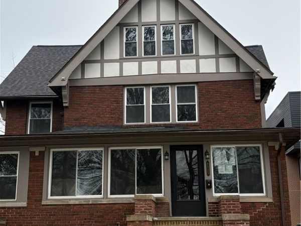 9805 Lake Avenue, Cleveland, OH 44102