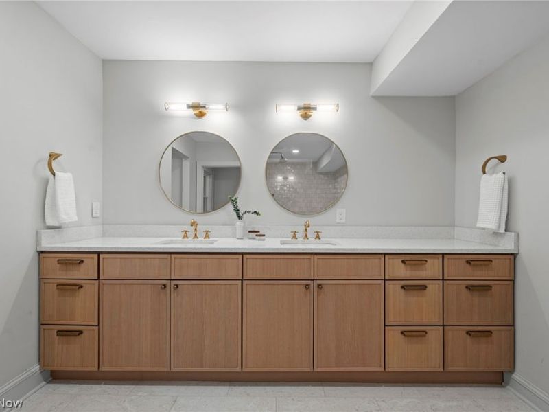 9805 Lake Avenue, Cleveland, OH 44102 Photo 25